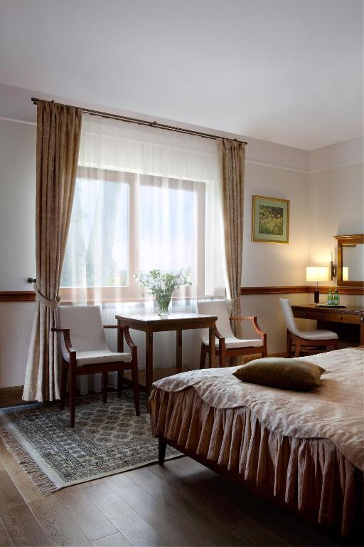 Palac Czarny Las Wozniki Room photo