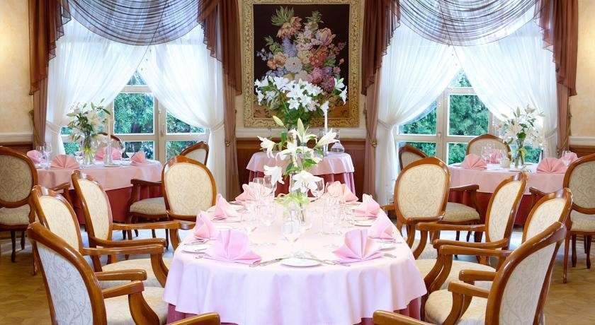 Palac Czarny Las Wozniki Restaurant photo