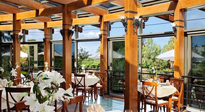 Palac Czarny Las Wozniki Restaurant photo
